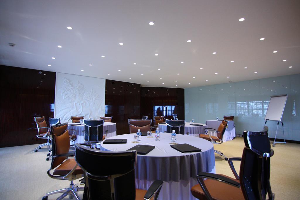 Fraser Suites Diplomatic Area Bahrain Manama Dış mekan fotoğraf Meeting room