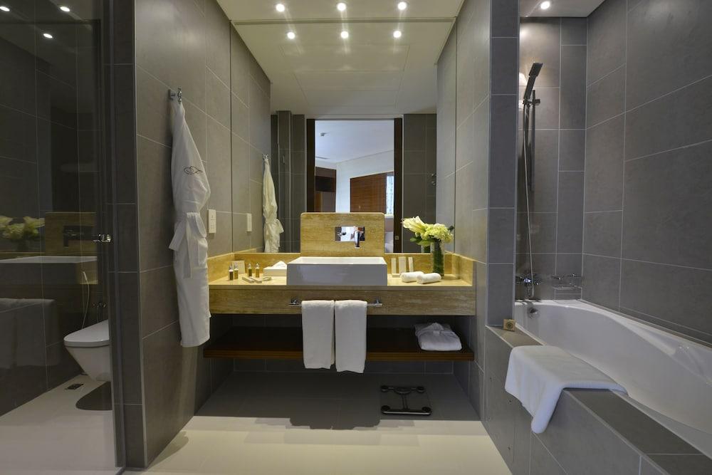Fraser Suites Diplomatic Area Bahrain Manama Dış mekan fotoğraf Bathroom