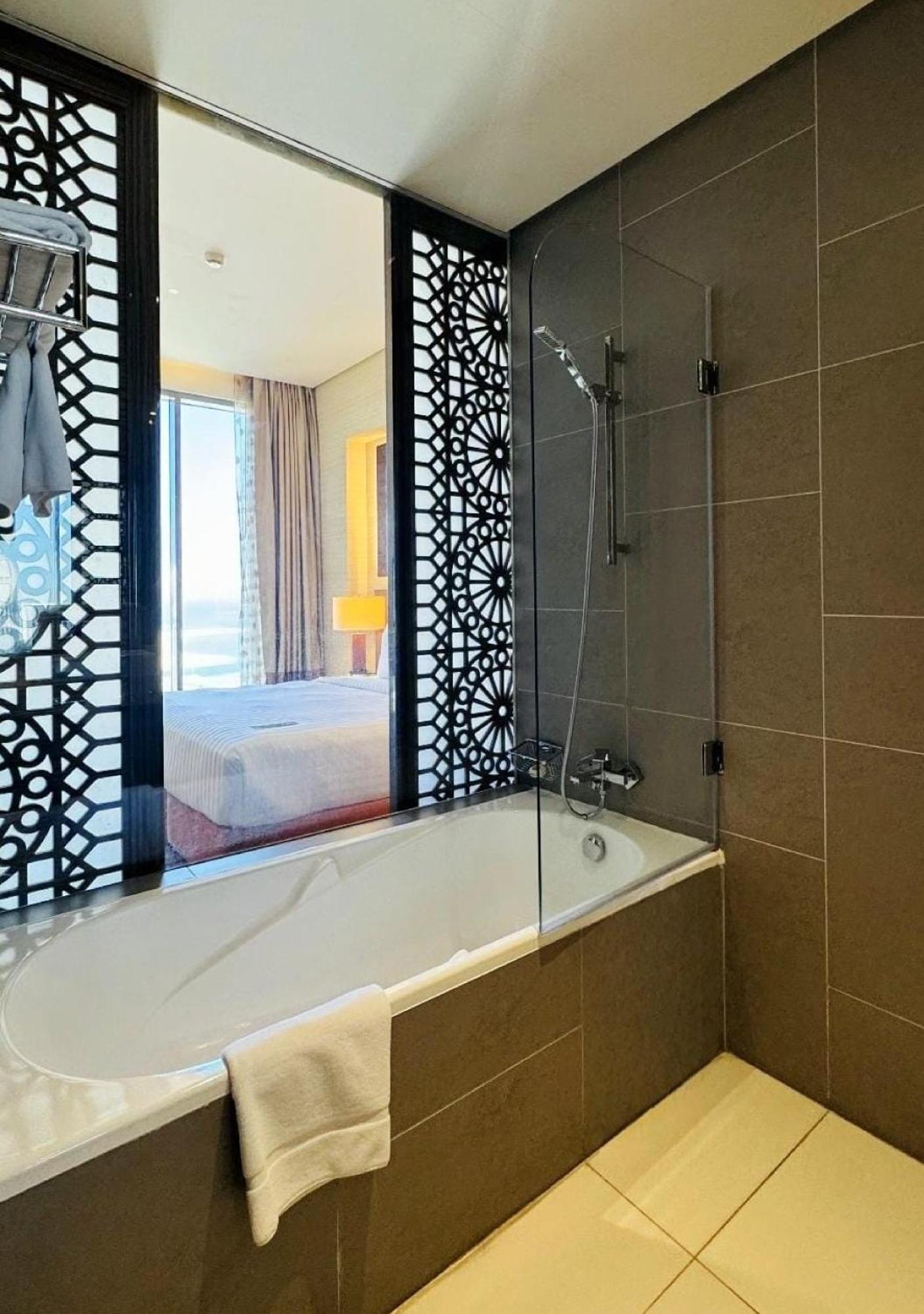 Fraser Suites Diplomatic Area Bahrain Manama Dış mekan fotoğraf Bathroom