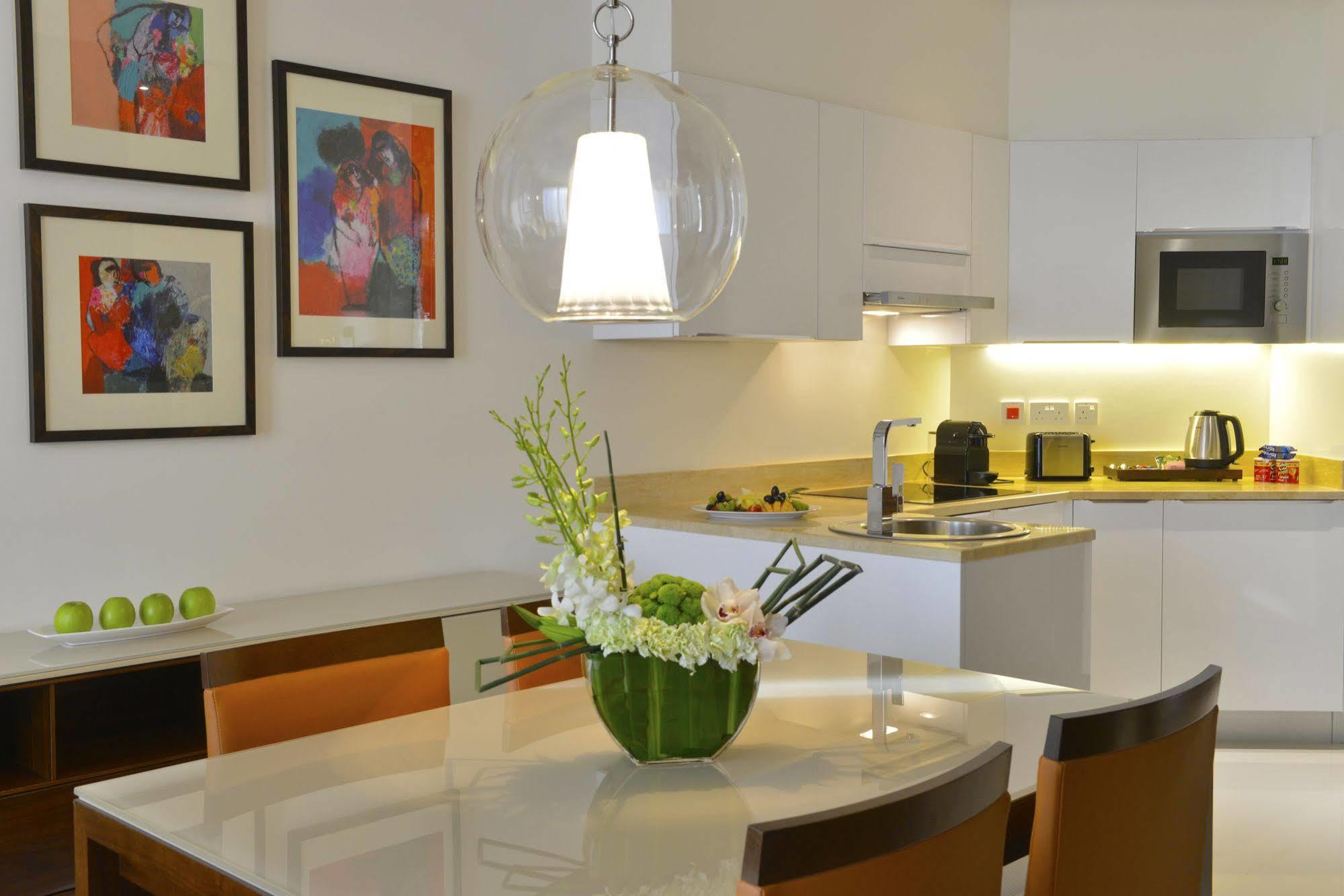 Fraser Suites Diplomatic Area Bahrain Manama Dış mekan fotoğraf A kitchen in a serviced apartment in Singapore