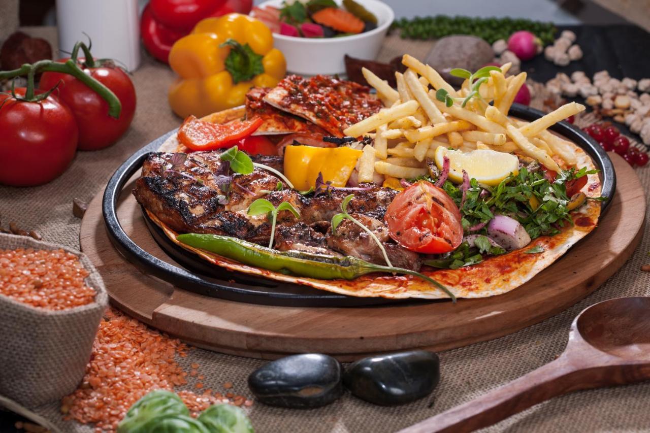 Fraser Suites Diplomatic Area Bahrain Manama Dış mekan fotoğraf A steak and chips meal
